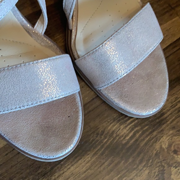 Clarks Women’s Gold Heels Size 9.5 - Picture 5 of 8